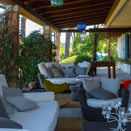 Delle Rose - Modern Design, Pool & Airco Villa *